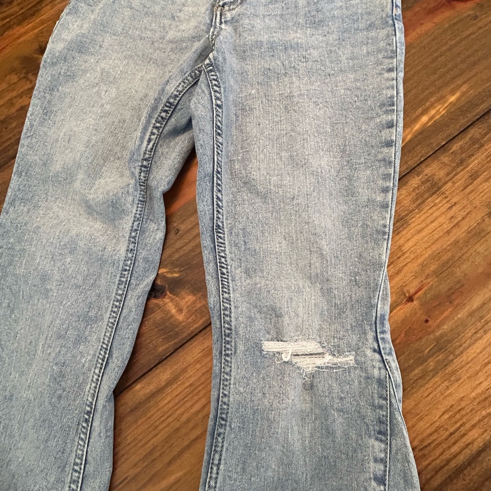 ✨SO Denim Flare Jeans with Distressed Detail - Picture 3 of 7